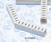 Odvodňovací žlábek s mřížkou (rohový kus 135°) Odvodňovací žlábek s mřížkou (rohový kus 135°)